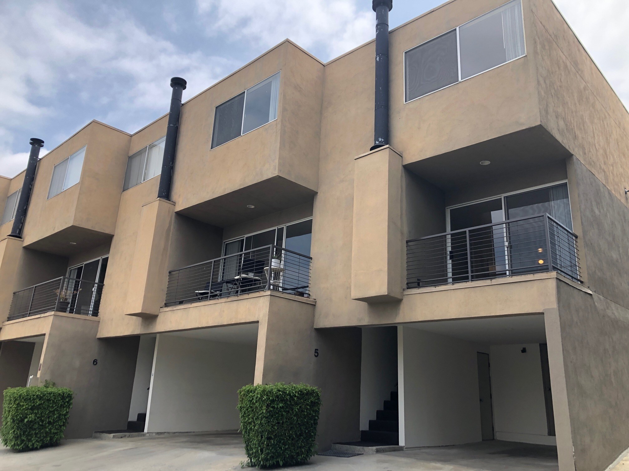 Building Photo - 1733 Lucile Ave