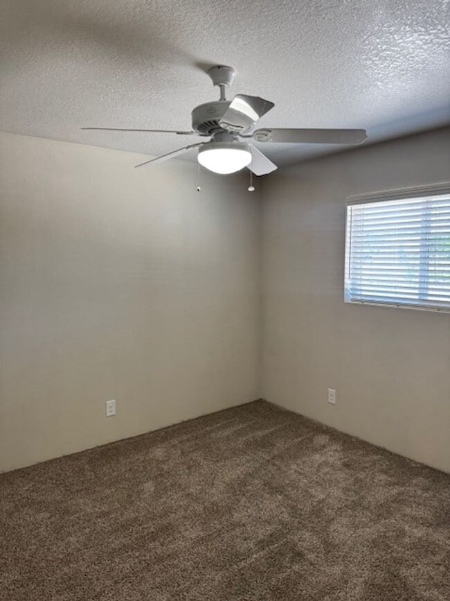 Building Photo - PRIVATE, COUNTRY LIKE SETTING IS A 2 BEDRO...