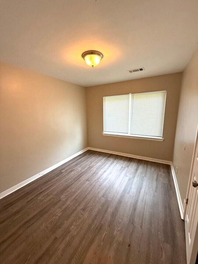 Building Photo - **4 Bed 2 Bath located in Morningview **Call (334-366-9198 for a self showing)