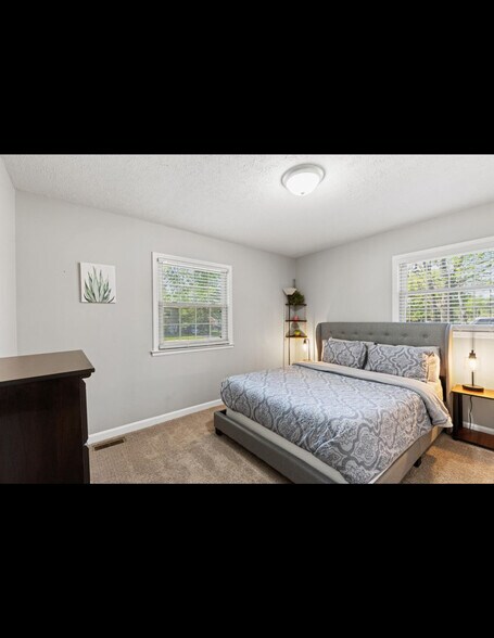 Building Photo - 3483 Greentree Rd