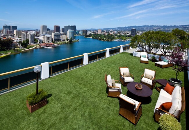 Building Photo - Lake Merritt Living -  2 Bedroom Available...