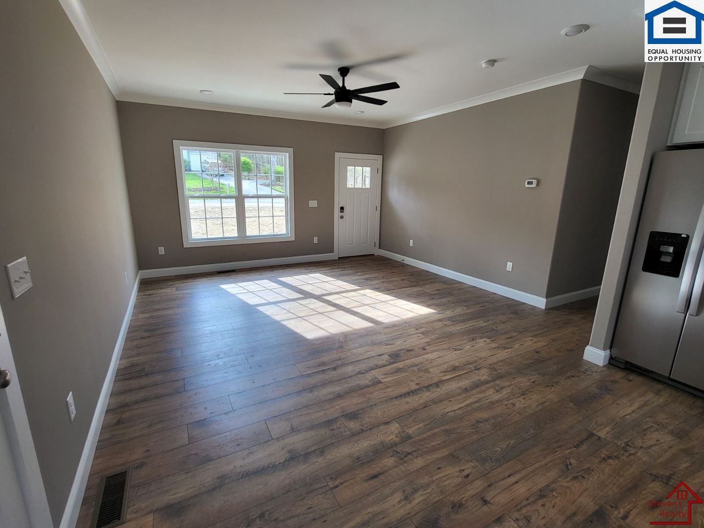 Building Photo - 165 Lakeshire Dr