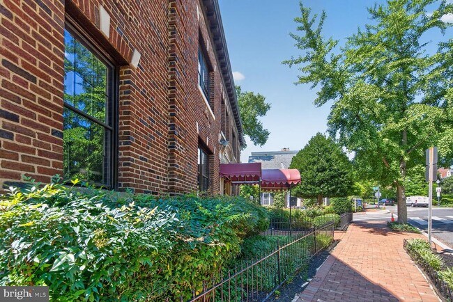 Building Photo - 3120 R St NW