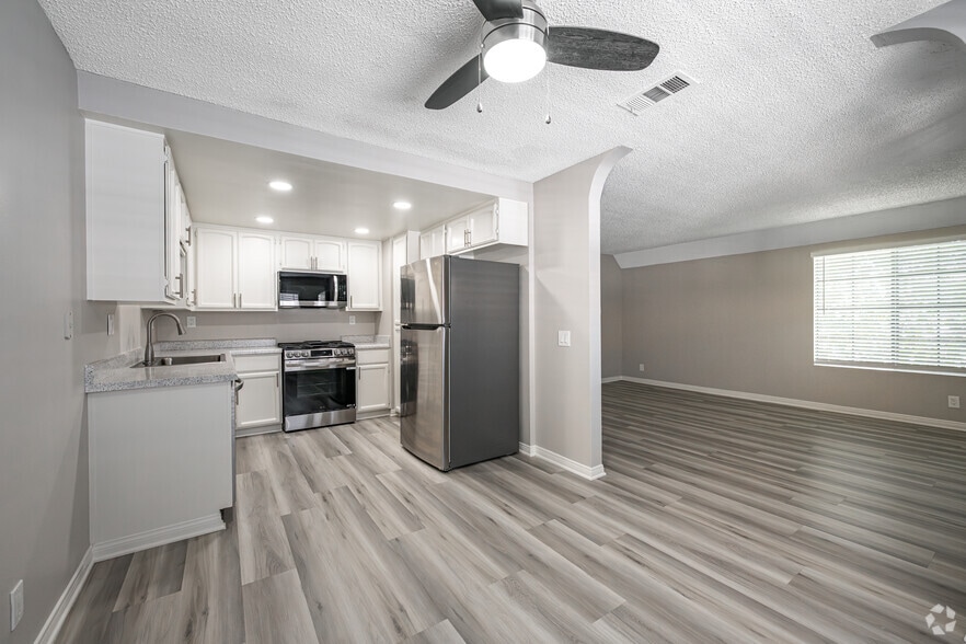 2BR, 2BA - 1,275SF - Kitchen/Dining Room - Charter Oaks