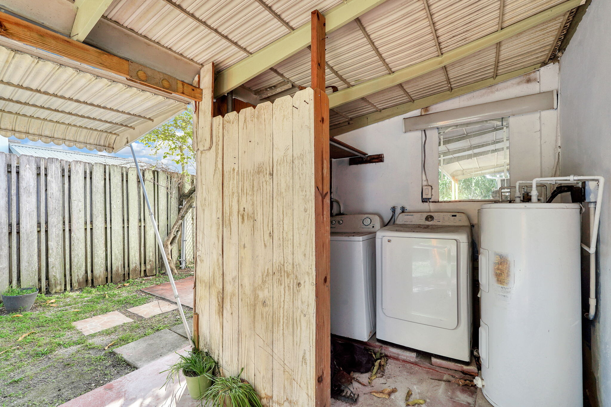 Building Photo - 2419 Coolidge St