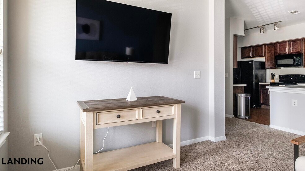 Building Photo - 14807 Woodland Hills Dr