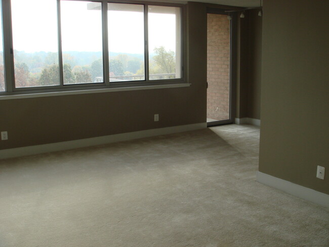 Building Photo - A spacious two bedroom, one bath apartment...