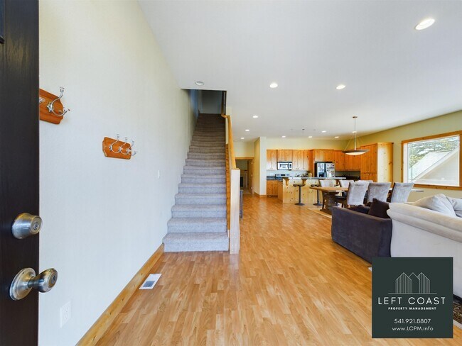 Building Photo - 798 SE 37th Ct