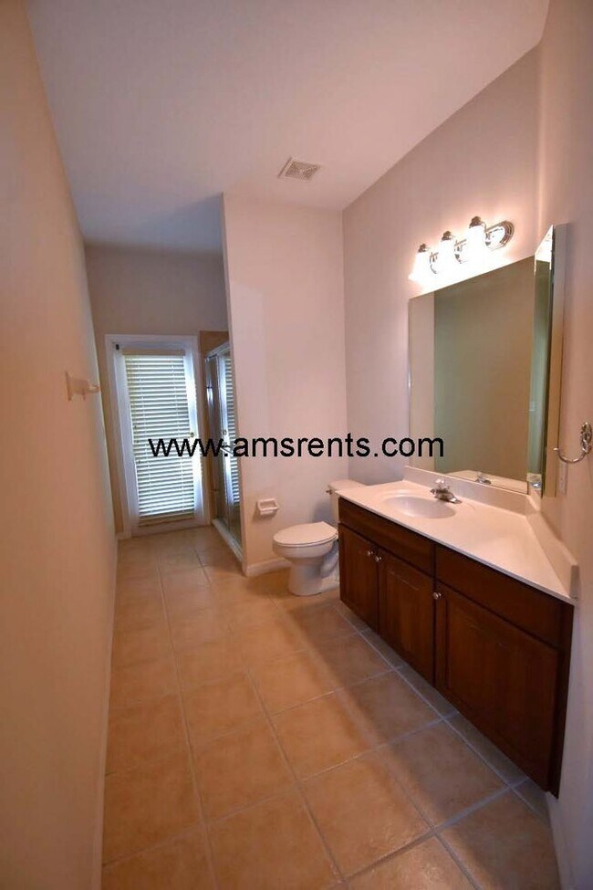 Building Photo - Spacious 5 bedroom home in Hunter Creek