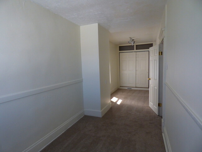 Building Photo - Merion Village 2 BR