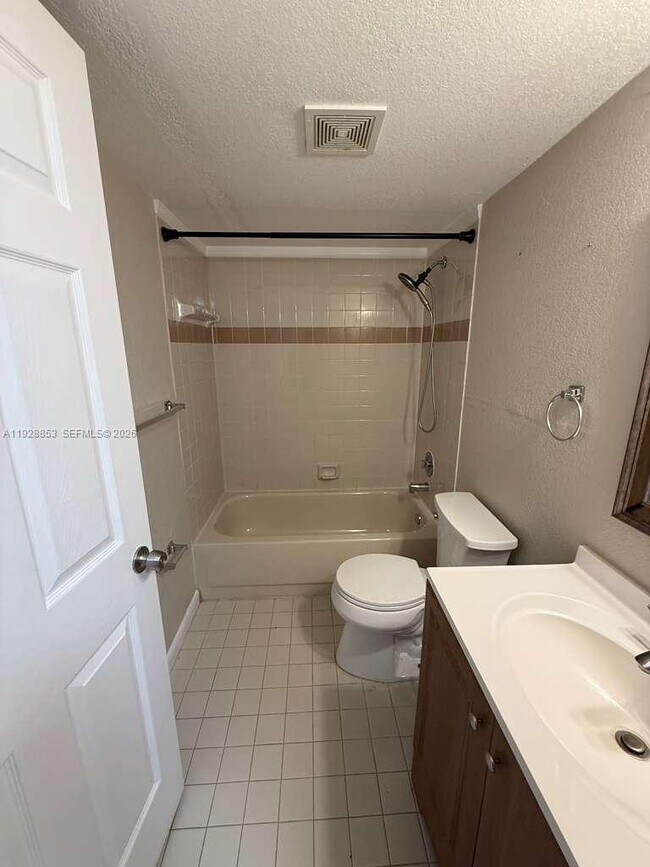 Building Photo - 1416 Meadows Cir W