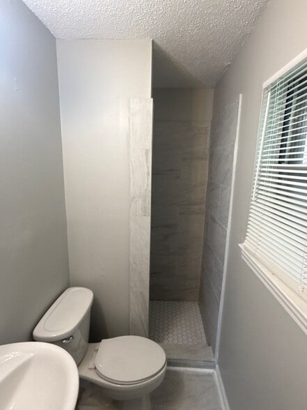 Bathroom - 3931 Callahan Dr