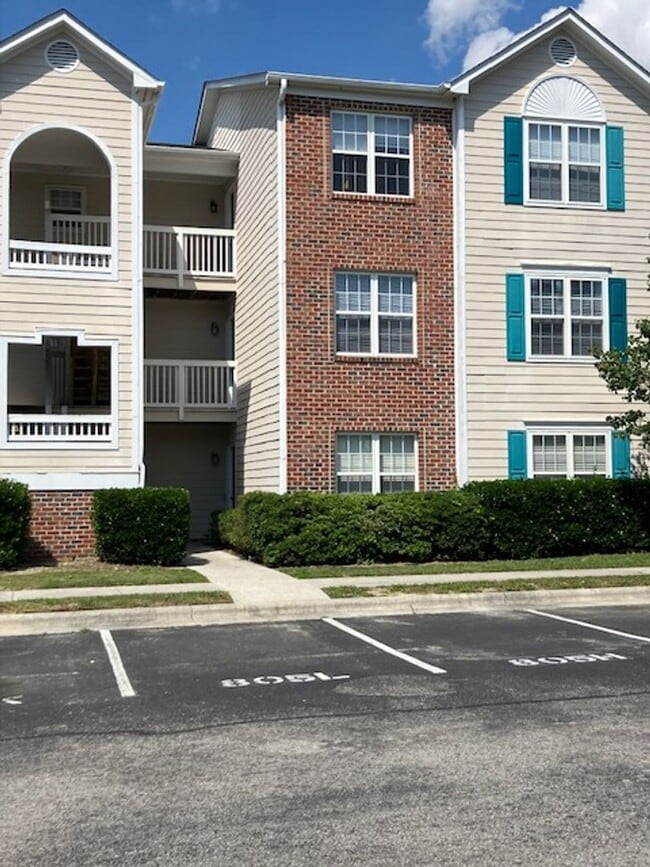 Building Photo - 805 March Ct