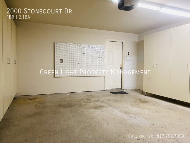 Building Photo - 2000 Stonecourt Dr