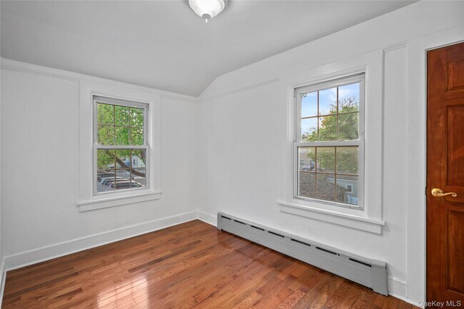 Building Photo - 20 Overhill Pl