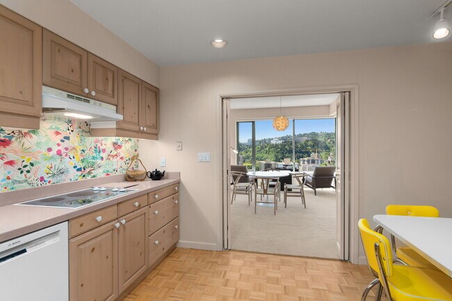 Building Photo - 1414 SW 3rd Ave