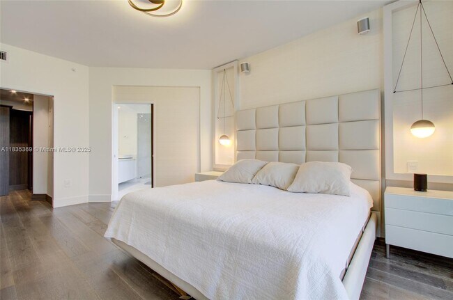 Building Photo - 701 Crandon Blvd