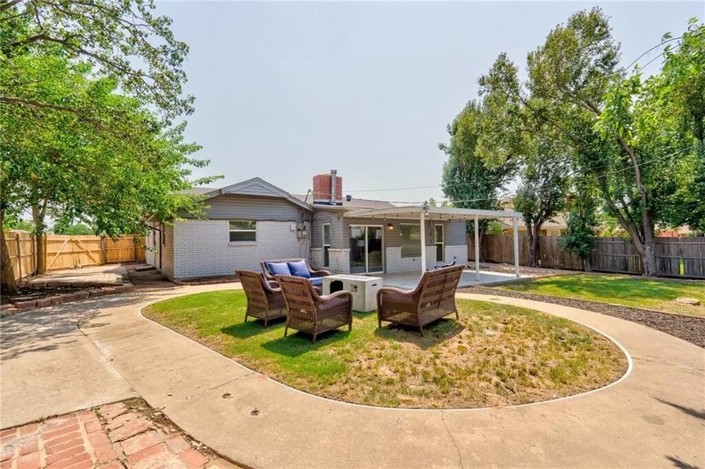 Building Photo - 1501 Carlton Way