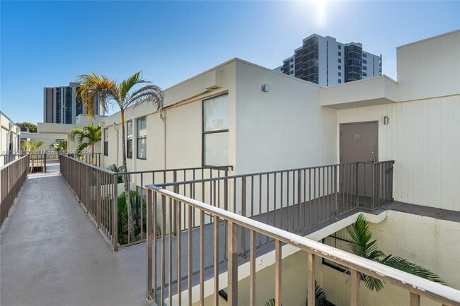 Building Photo - 20291 NE 30th Ave