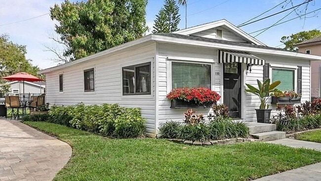 Primary Photo - 1103 Douglas Ave
