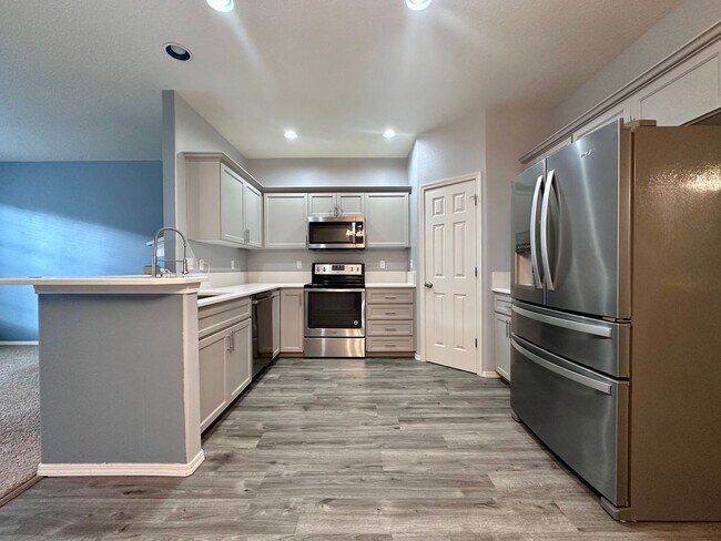 Building Photo - 1/2 off first months rent!! | Modern Comfort Meets Convenience in Beaverton Townhouse 2 Bed 2.5 B...