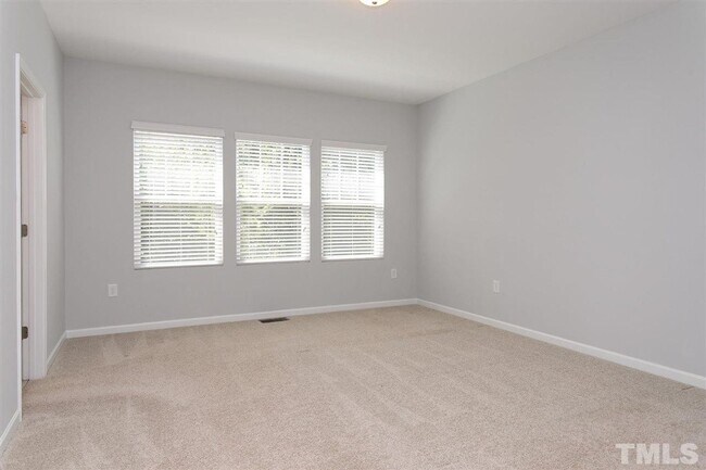 Building Photo - 3 Bedroom 2.5 Bathroom Townhome Home w/ Open Floorplan and a 2 car Garage in the heart of Morrisv...