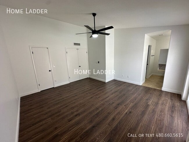 Building Photo - 2640 E Mallory St