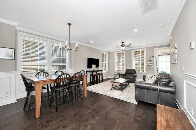 Building Photo - Fully Furnished 3 Bedroom Home Near Toyota Field & Redstone Arsenal