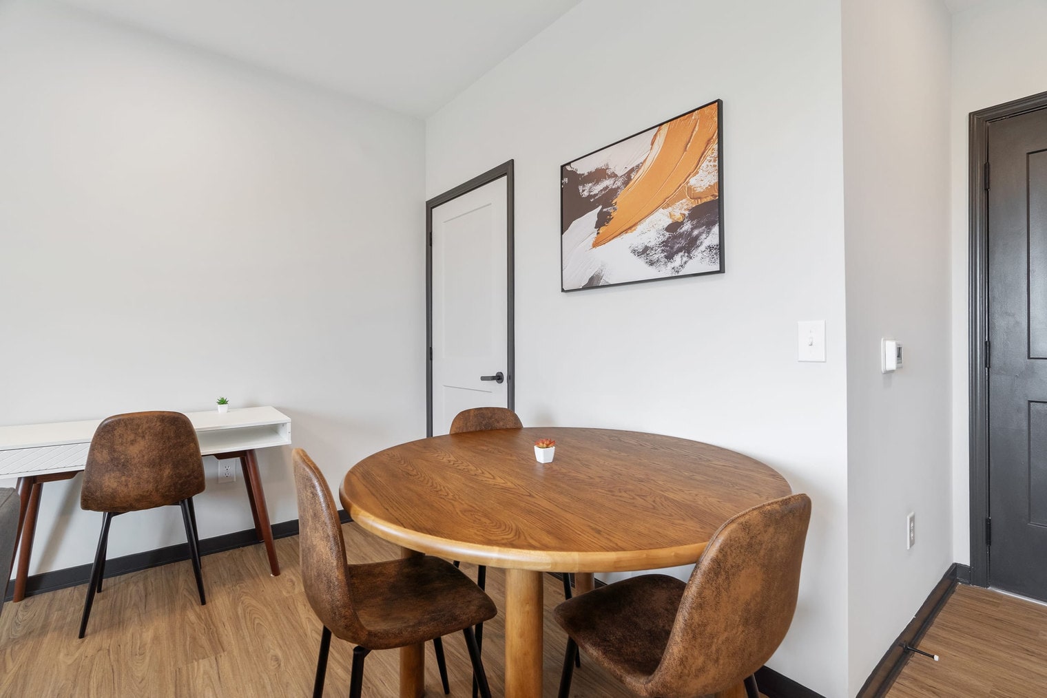 Building Photo - 423 E Michigan St