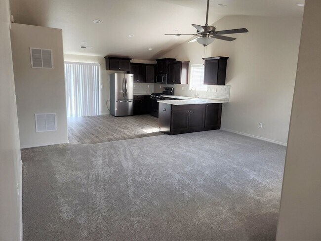 Building Photo - Beautiful brand new 3 bed 2 bath home in the Shadow Glenn Subdivision, just off Linden and Middle...
