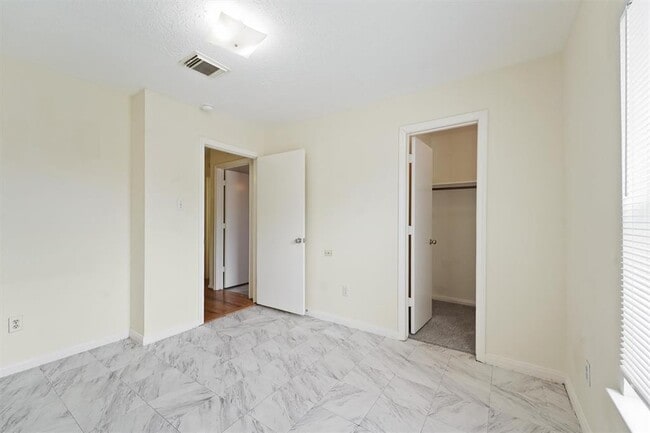 Building Photo - 16131 Canaridge Dr