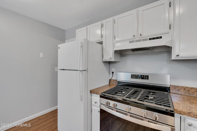 Building Photo - 8 Fern Ct