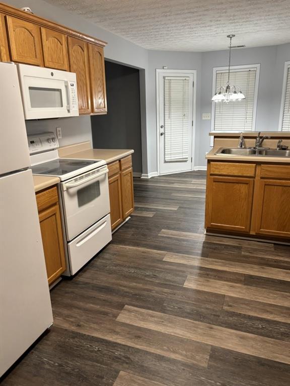 Building Photo - 2460 Huntington Dr