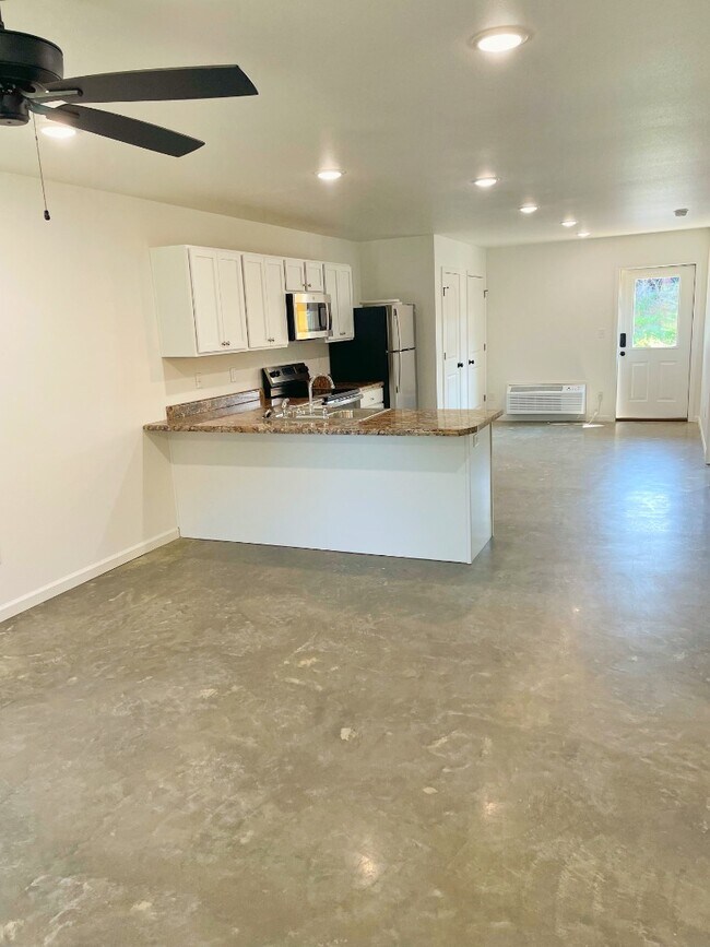 Building Photo - 2532 Hurricane Lake Rd