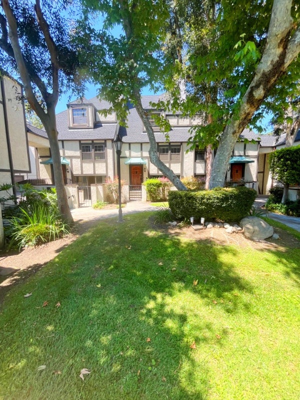 Building Photo - 111 E Rosewood Ct