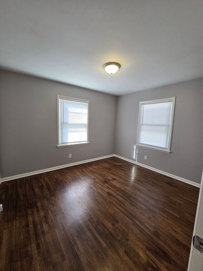 Building Photo - 715 N Kokomo Ave