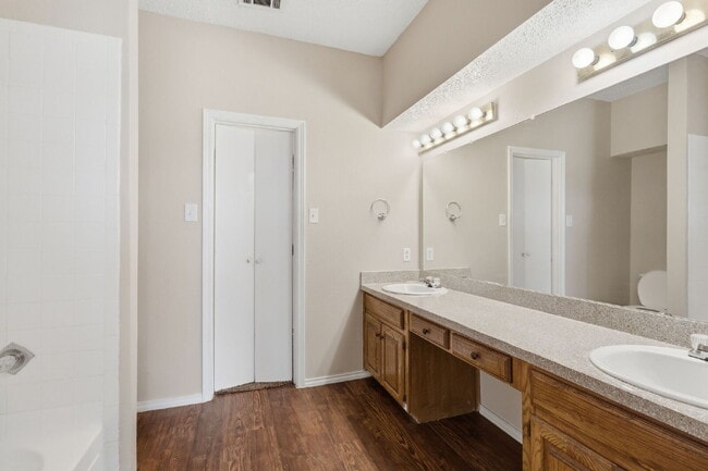 Building Photo - Rowlett Duplex