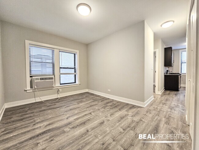 Building Photo - 705 W Brompton Ave