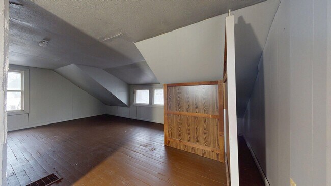 Building Photo - 3865 W 16th St