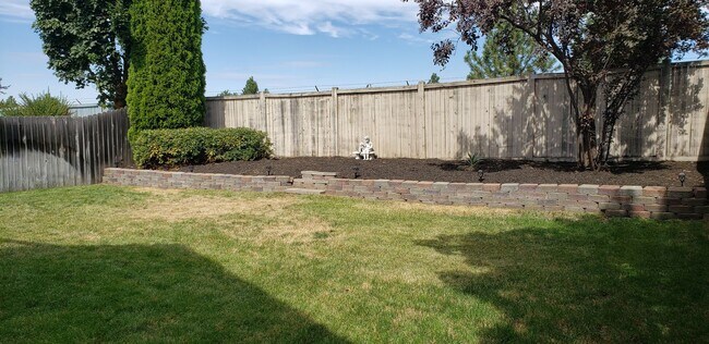 Building Photo - Charming Split-Level 3bed 2 bath Home in Medical Lake with Spacious Layout & Natural Light - Comi...