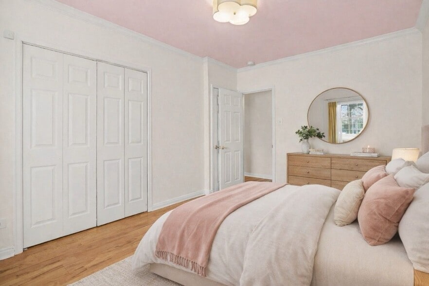 Large bedroom - 1409 Ivy St