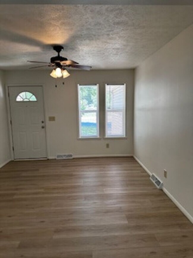 Building Photo - Fully Remodeled Home!