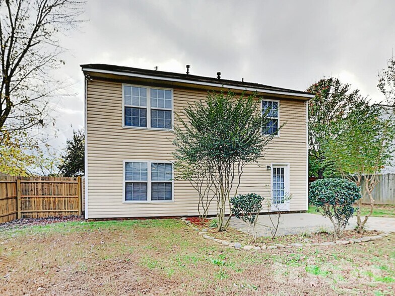 Building Photo - 4700 Winterberry Ln