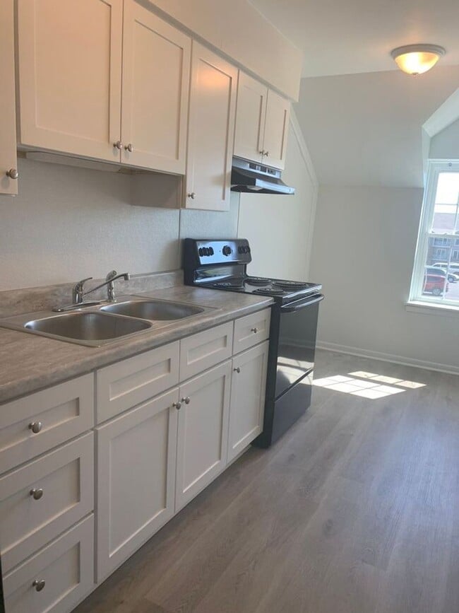 Building Photo - 6491 Carefree Ln