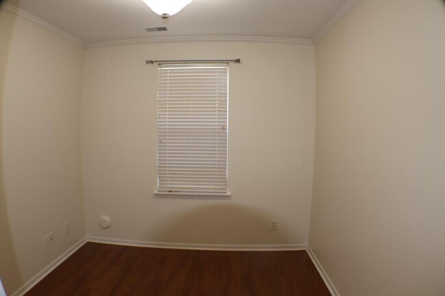 Building Photo - 2268 Arcadia Dr