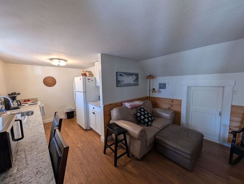 Building Photo - 73 Highland St