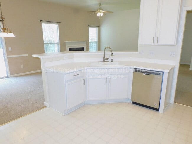 Building Photo - 3805 Tutbury Dr