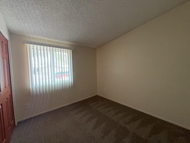 Building Photo - 3733 Sparrow Dr