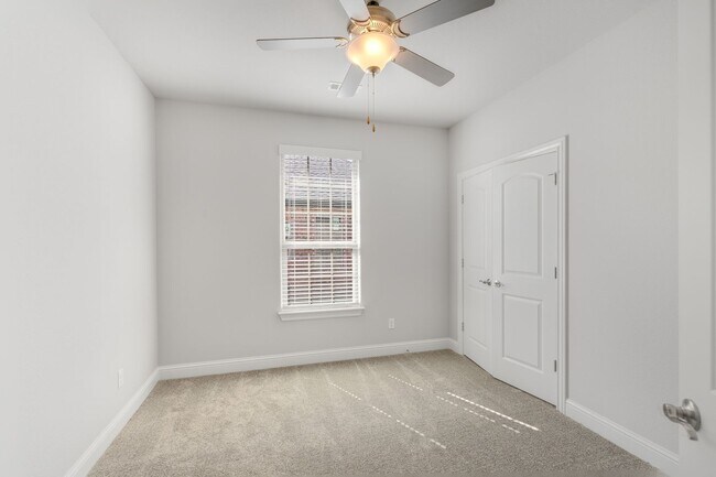 Building Photo - 500 Piper Ln