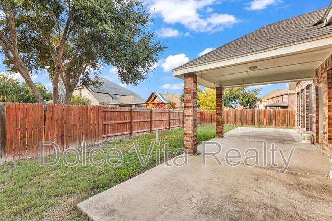 Building Photo - 10613 N 24th St